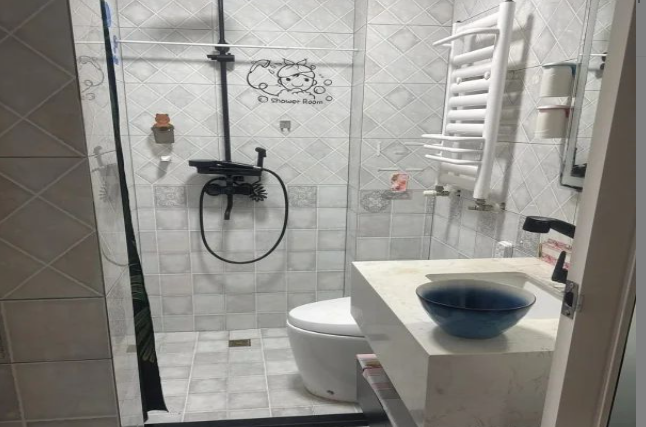 学区房三室两厅出售
